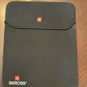 SKROSS Black Neoprene Laptop Protector. 11.5"L x14.25"H.  Fold over closure